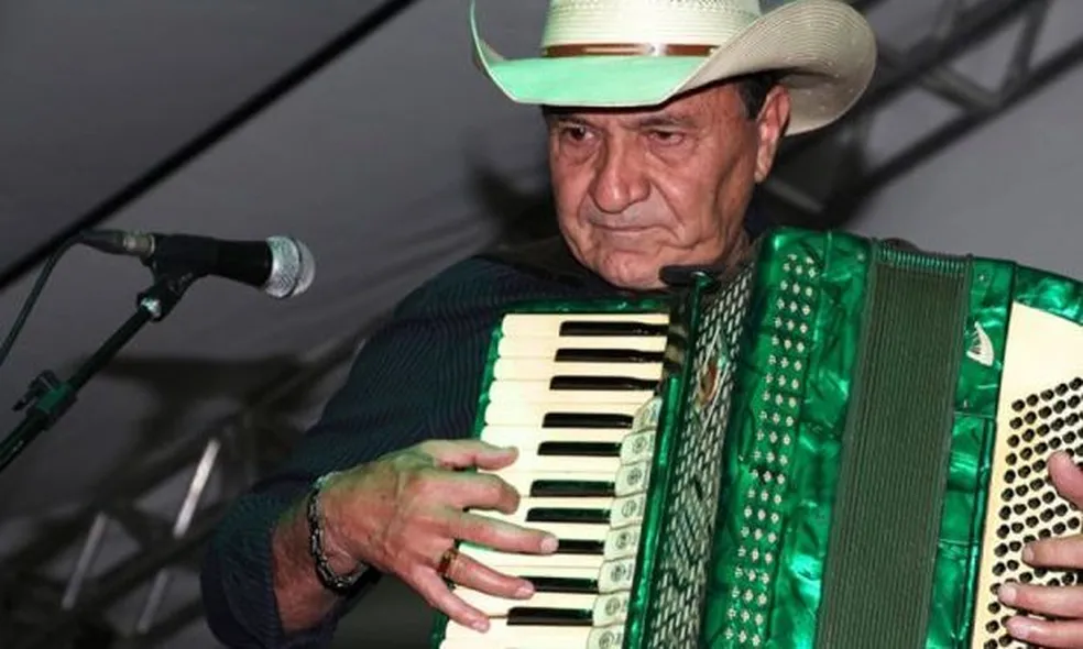 O sanfoneiro Maciel Corrêa, um dos grandes nomes da música regional sul-mato-grossense, se apresenta no Sanfona Amiga 1º Encontro de Sanfoneiros, em Rio Verde (MS)
