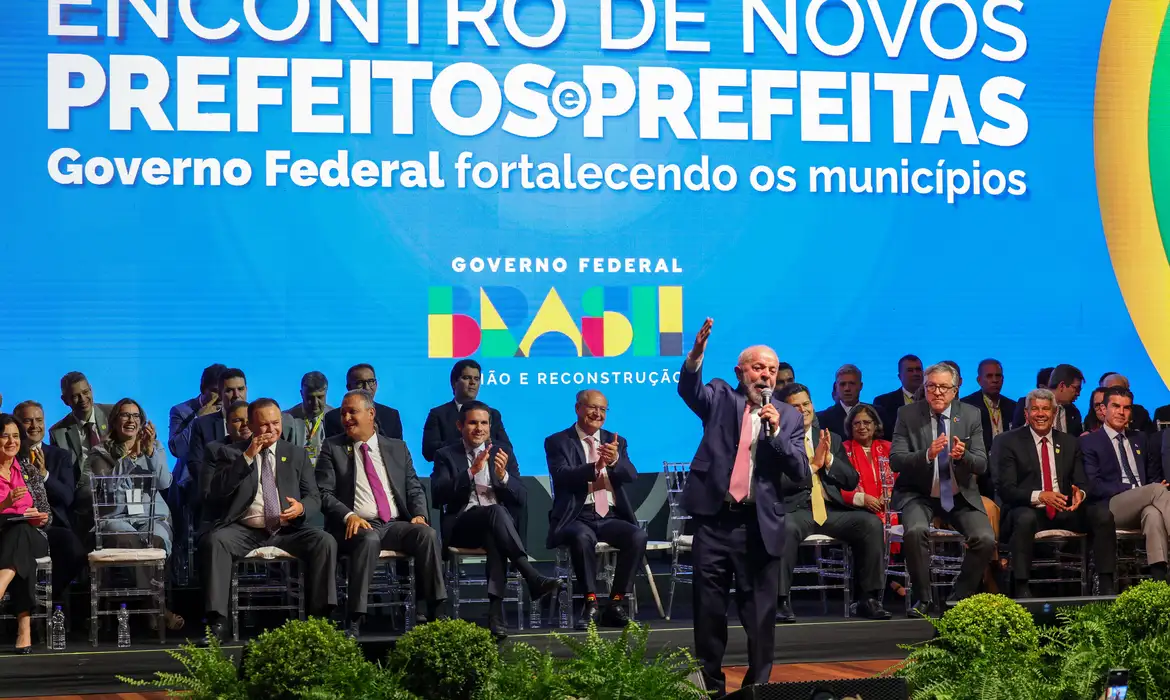 Lula participou da abertura de evento com prefeitos em Brasília