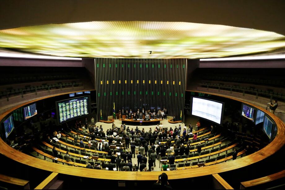 Atualmente, 2% da receita corrente líquida da União é dividido entre todos os parlamentares para emendas impositivas. Quanto mais deputados, menor o valor individual.