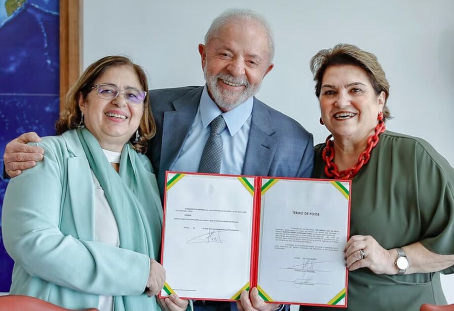 Cida Gonçalves, demitida do Ministério das Mulheres, com Lula e Márcia Lopes, nova chefe da pasta