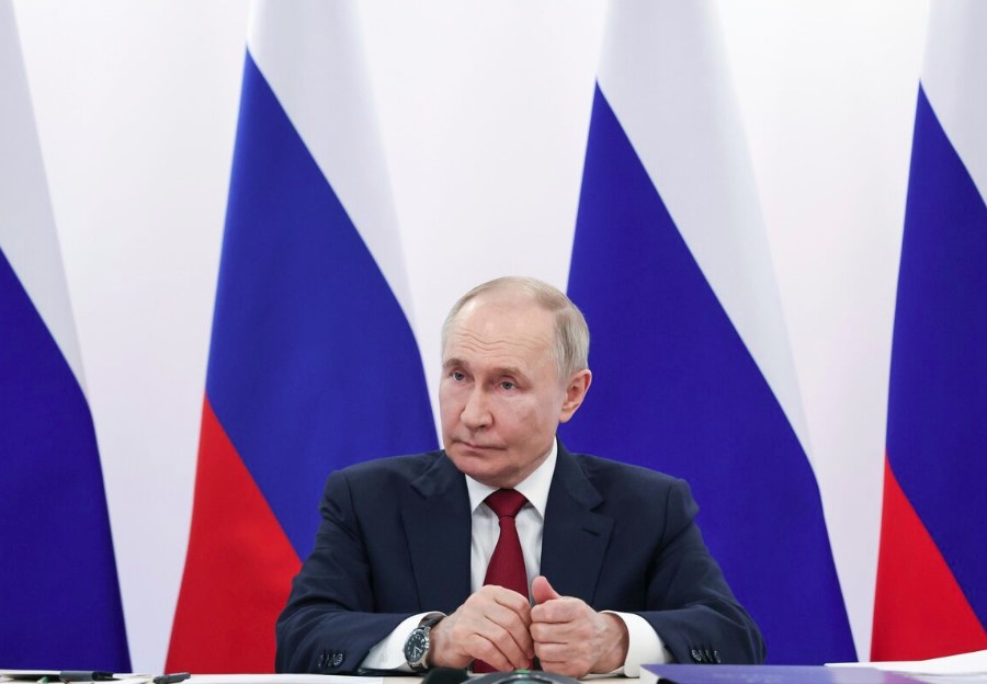 Putin impõe Moscou como local para possível reunião com Zelenski e volta a questionar permanência do ucraniano no poder