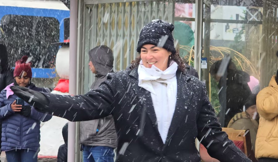 Neve cai pela 1° vez no ano São Joaquim na serra Catarinense e encanta turistas.