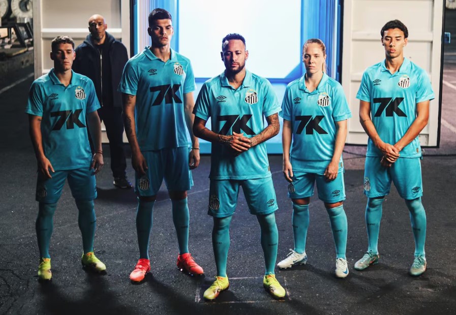 Santos relançou camisa azul-turquesa nesta sexta-feira