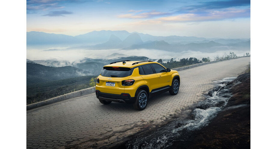 A novidade chega no ano em que a Jeep comemora 10 anos de fábrica no Brasil e mais de 1 milhão de carros vendidos desde 2015. Agora, com o Avenger, a marca quer crescer ainda mais.