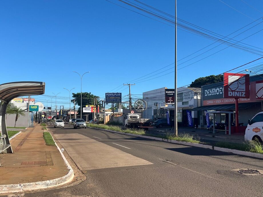 Campo Grande amanhece com o céu limpo no bairro Vila Sobrinho, em Campo Grande