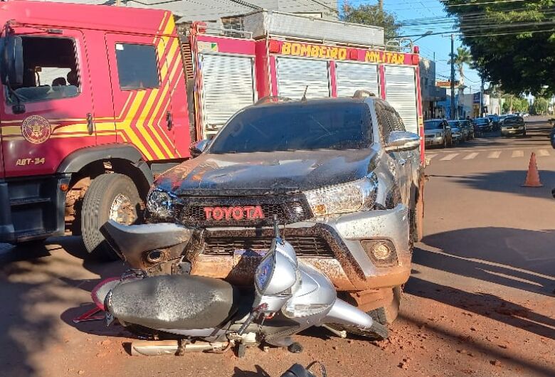 Acidente envolveu uma caminhonete e uma motocicleta Honda Biz