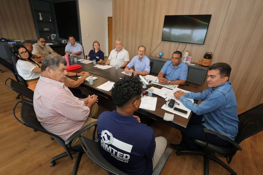 Prefeito Marçal Filho reunido com representantes do Sindicato dos Trabalhadores na Educação de Dourados
