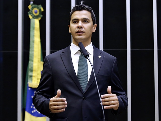 Deputado Diego Garcia será o responsável por relatar o pedido de cassação de Carla Zambelli na CCJ.