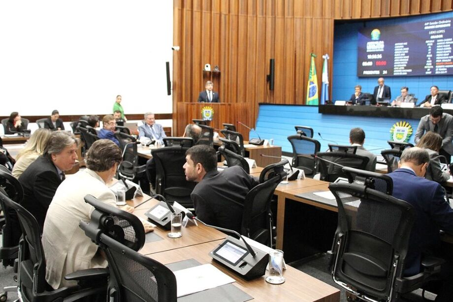 Deputados estaduais analisam e votam os projetos durante a sessão plenária da Assembleia Legislativa