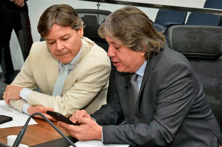 Deputados Paulo Duarte (PSB) e Caracina (PSDB) questionam interrupção de voos em Mato Grosso do Sul.