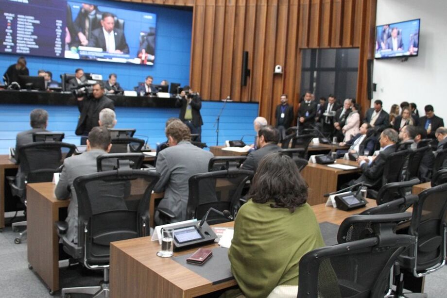 Projetos serão analisados e votados durante sessão plenária, que tem início às 9h com transmissão ao vivo