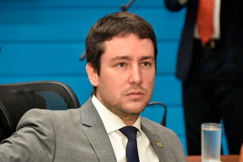 Preocupado com a prática do balonismo no Estado, sem normas vigentes, João Henrique protocola matéria na ALEMS