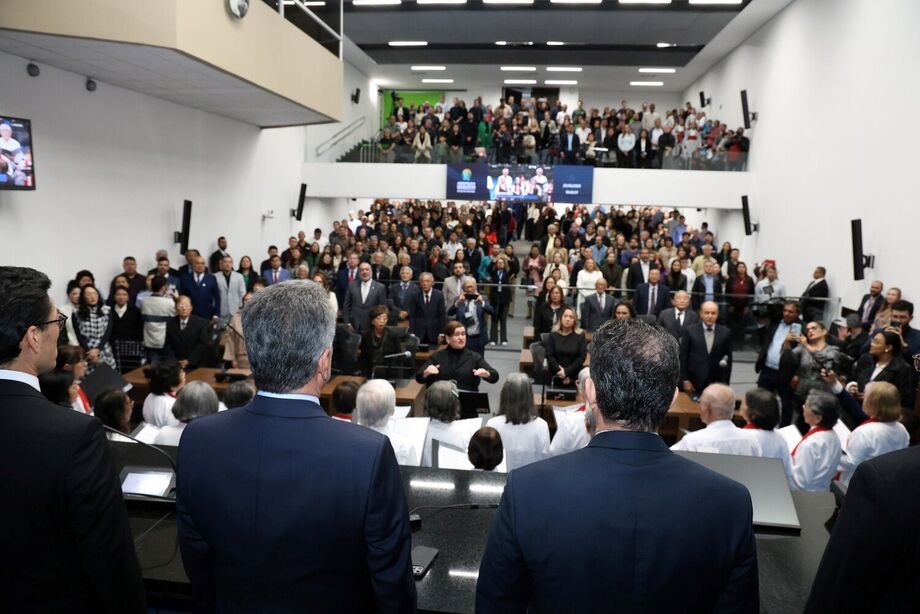 Plenário da Assembleia Legislativa ficou lotado na solenidade