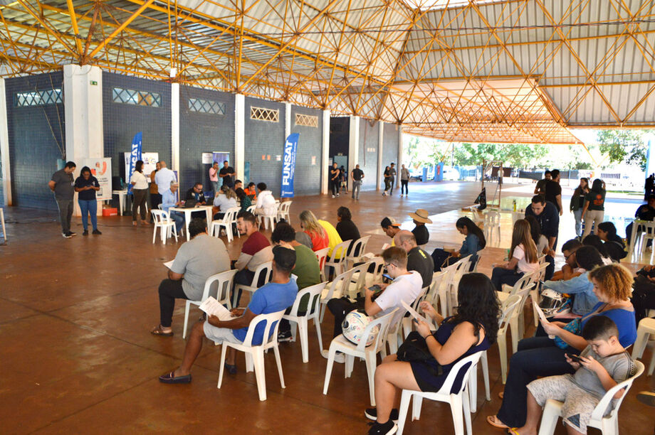 Edição anterior do Emprega CG.