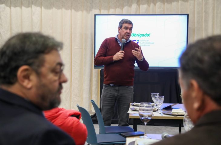 Governador Riedel destaca parcerias com indústria e ensino técnico para erradicar pobreza e impulsionar economia no MS.