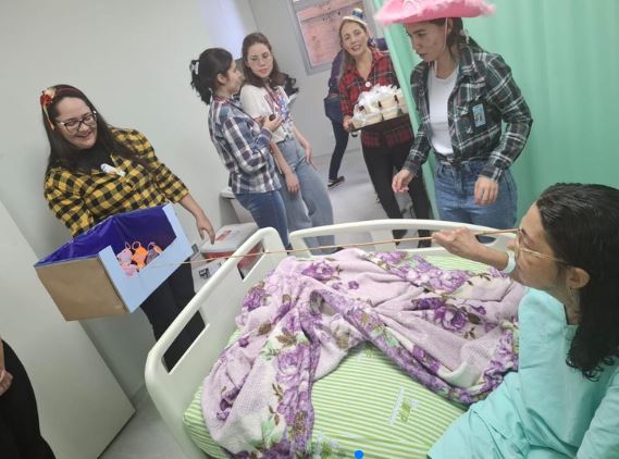 Festa junina no hospital mostra como o Arraiá da Clínica leva carinho e acolhimento aos pacientes