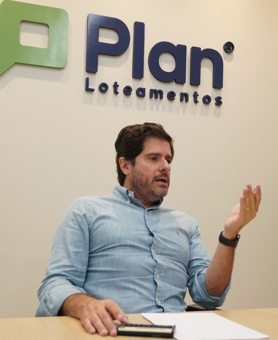 Rubens Filinto da Silva, diretor-presidente da Plan Loteamentos, durante entrevista em que destacou os 30 anos da empresa e sua missão social de facilitar o acesso à casa própria.