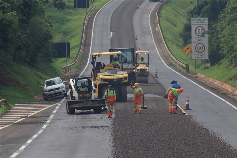 Motoristas reclamam de sinalização ruim em obras da BR-163, o que aumenta o risco de acidentes.