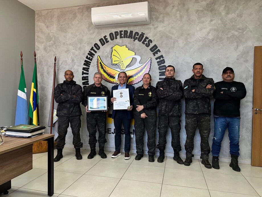 A medalha simboliza o reconhecimento do órgão de segurança à atuação do deputado na valorização das forças policiais e no fortalecimento das instituições responsáveis pela proteção da sociedade