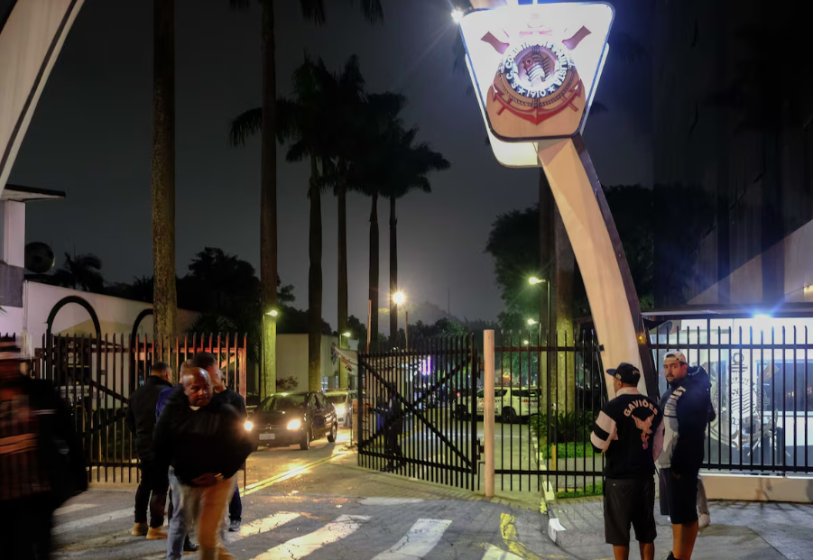 Confusão entre dirigentes do Corinthians provocou a entrada de policiais no Parque São Jorge.