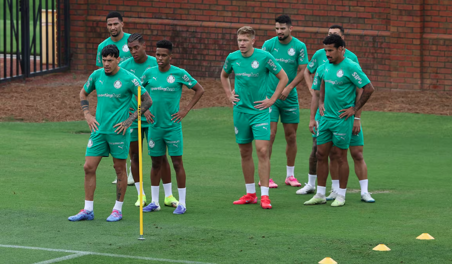 Palmeiras encara o Porto na estreia do Mundial neste domingo.