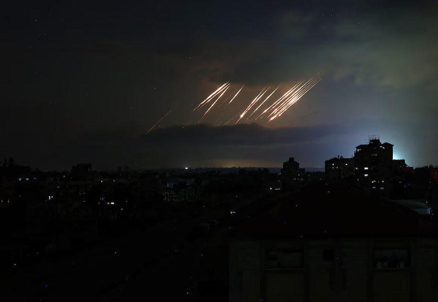É o terceiro dia de conflitos com mísseis entre o Irã e Israel após ataque surpresa de Israel que matou autoridades de defesa iranianas.