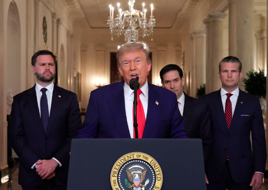 Trump anuncia o ataque ao Irã ao lado do vice, JD Vance, do secretário de Estado, Marco Rubio, e do chefe do Pentágono Pete Hegseth.