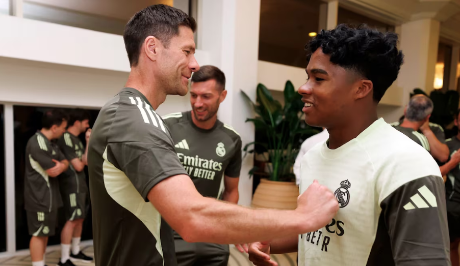 Endrick se junta ao grupo do Real Madrid.