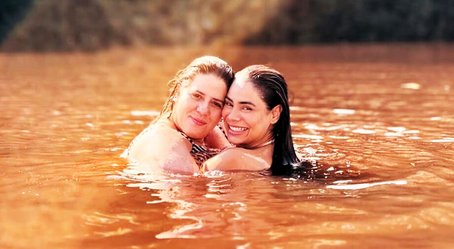 Lexa e Tati Machado em viagem recente à Amazônia ao lado dos companheiros: reencontro com a força interior após perdas gestacionais