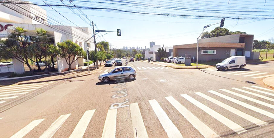 O acidente aconteceu por volta das 6h50, no cruzamento da rua Coronel Cacildo Arantes com a rua Doutor Zerbini, no bairro Chácara Cachoeira