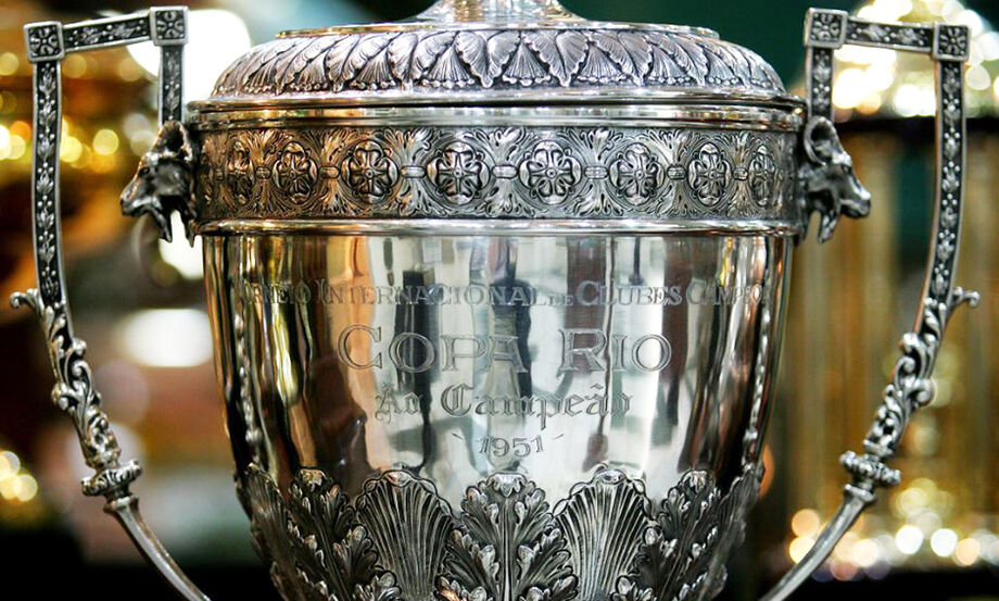 Troféu da Copa Rio de 1951, conquistada pelo Palmeiras, no Maracanã