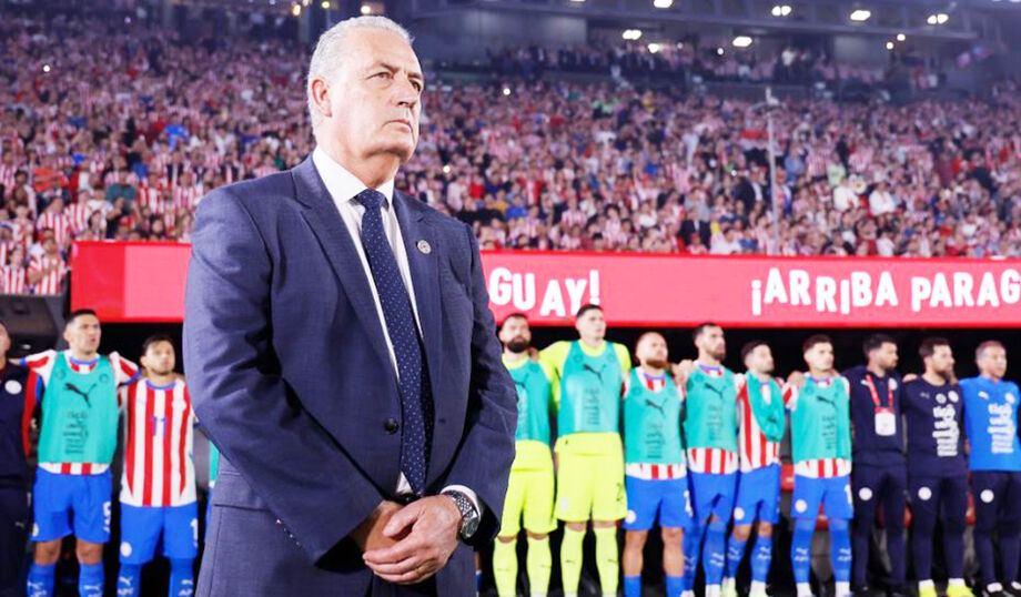 Gustavo Alfaro pode bater recorde de invencibilidade na seleção do Paraguai em partida contra o Brasil.