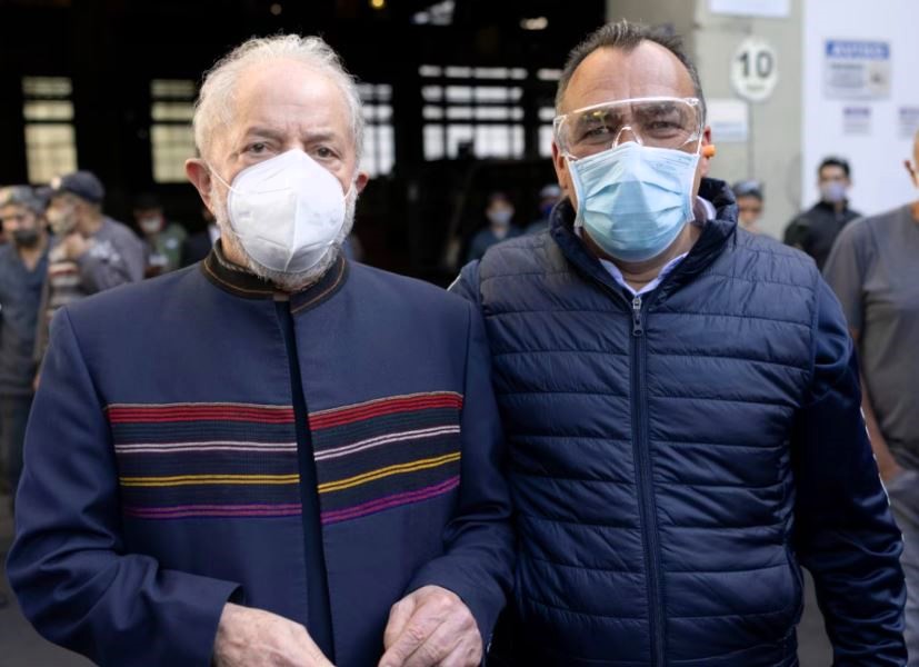 Arildo Lopes, presidente da ONG, com Lula, em 2021