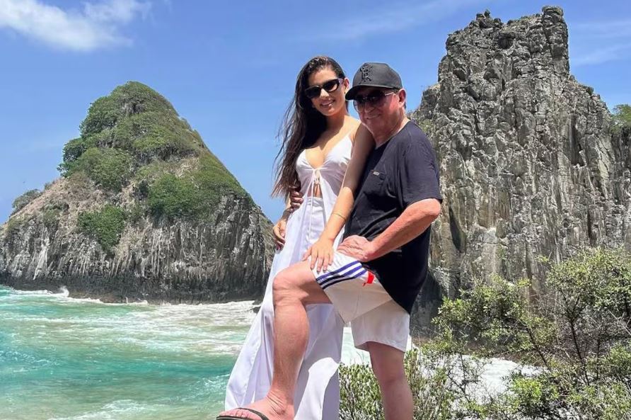 Amado Batista, 73, com a namorada Calita Franciele, 23