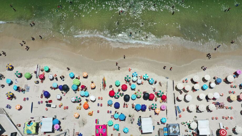 Operação mira aplicação de golpes em praias famosas do Rio de Janeiro, como Copacabana