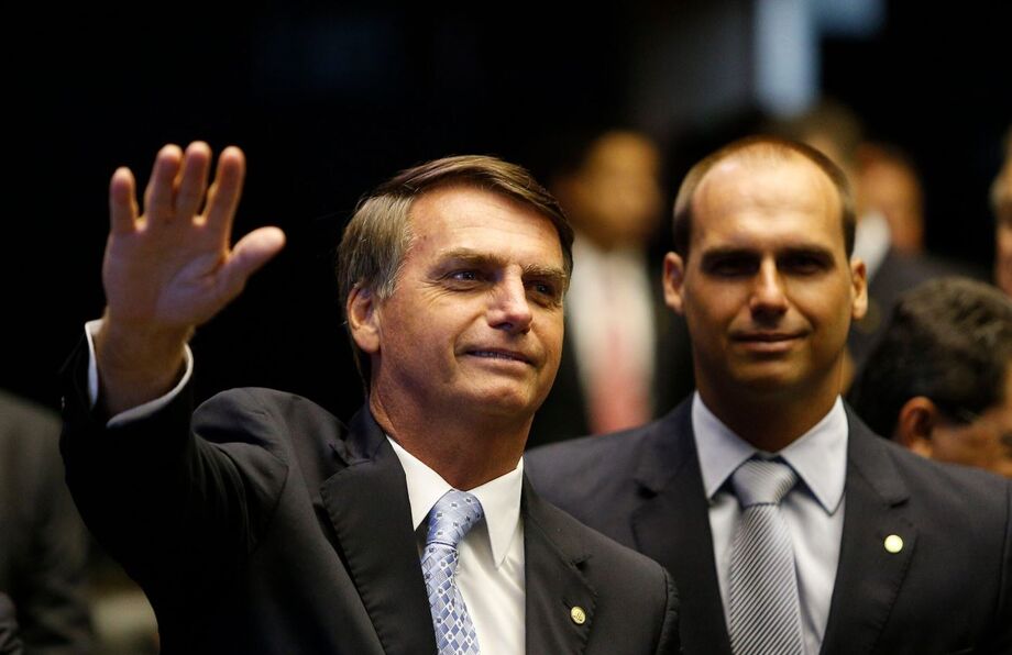 Filho do ex-presidente está licenciado nos Estados Unidos há 120 dias