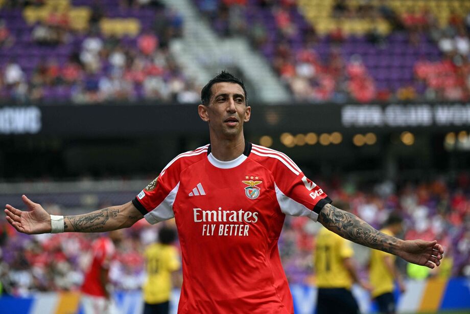 Ángel Di María marcou na vitória do Benfica sobre o Auckland City.