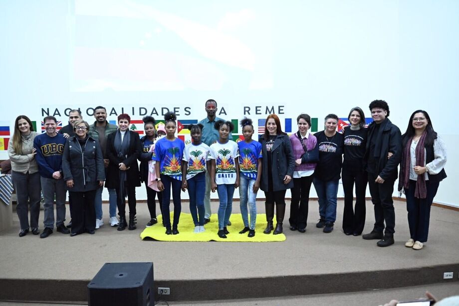 Com foco em práticas inclusivas, colóquio debateu desafios e estratégias de acolhimento de migrantes e refugiados nas escolas da REME.