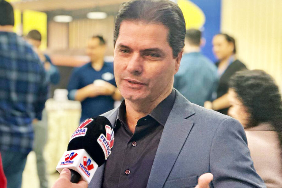 Prefeito de Maracaju, Marcos Calderan. Maracaju antecipa 13º salário e libera R$ 1,6 milhão para servidores, movimentando economia local.