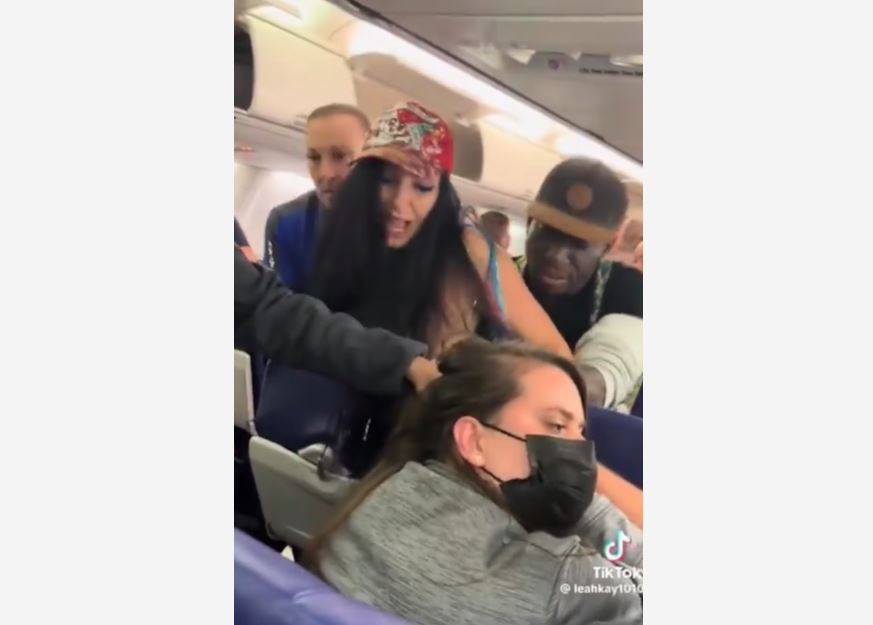 Registro de um dos momentos da agressão.