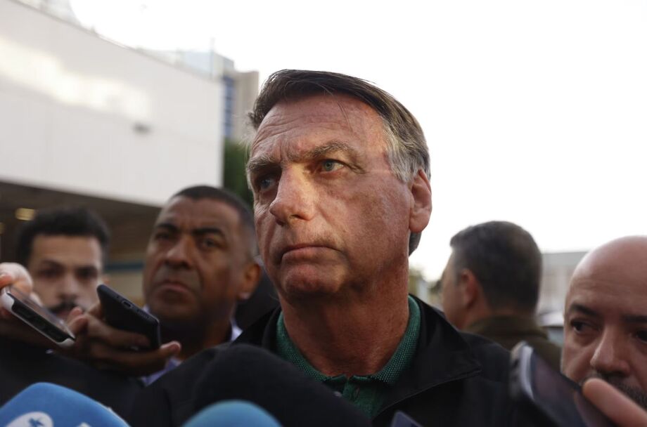 O ex-presidente Jair Bolsonaro ( PL) deixa a Polícia Federal em Brasília após prestar depoimento em um inquérito que apura a atuação do deputado federal licenciado Eduardo Bolsonaro (PL-SP) nos Estados Unidos contra autoridades brasileiras