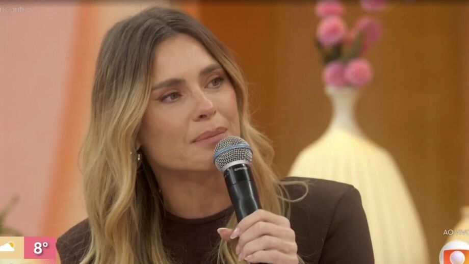 Carolina Dieckmann se emocionou e demonstrou otimismo ao falar sobre o novo tratamento de Preta Gil contra o câncer