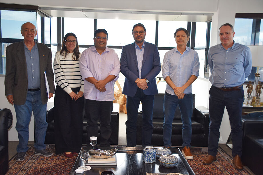 Autoridades de Corumbá se reúnem com o presidente da Fiems, Sérgio Longen, para discutir ações que possam impulsionar o desenvolvimento da cidade.
