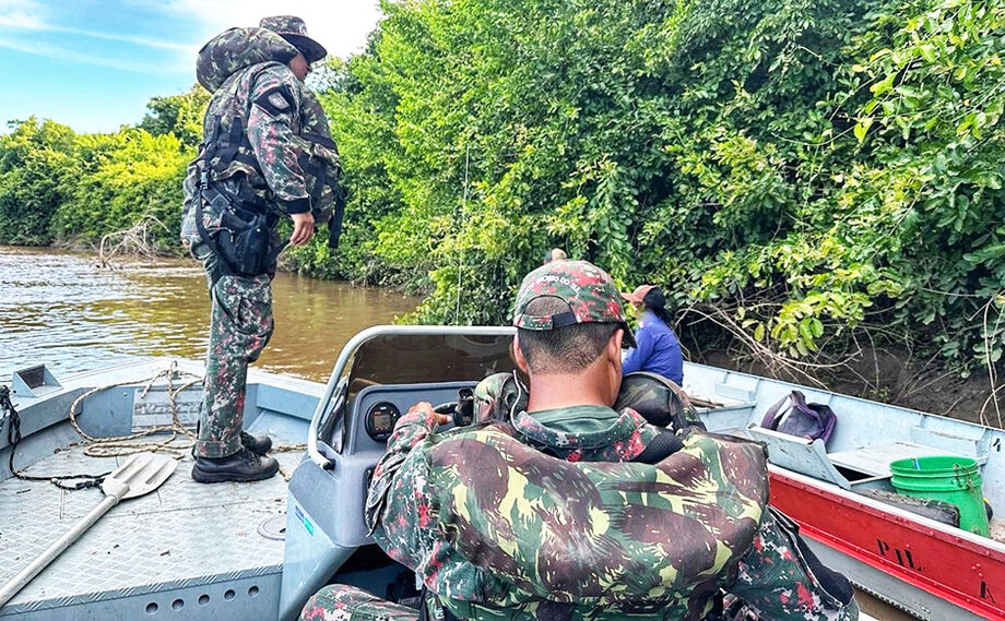 Equipe da Polícia Militar Ambiental durante fiscalização no Pantanal: operação aplicou quase R$ 1 milhão em multas