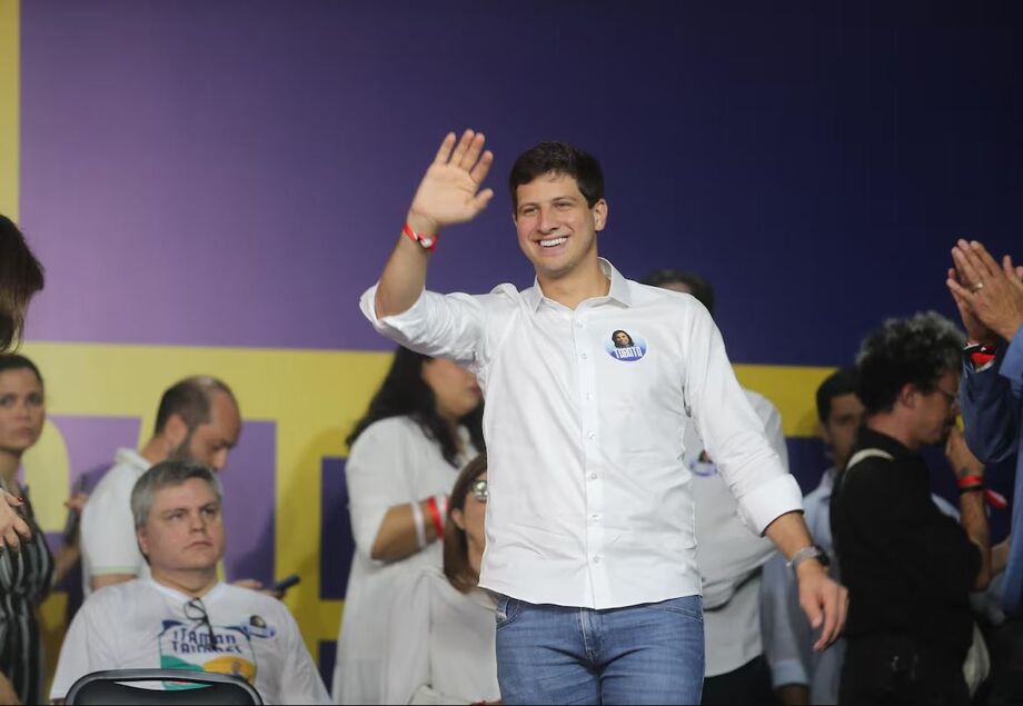 João Campos durante convenção partidária do PSB em julho de 2024