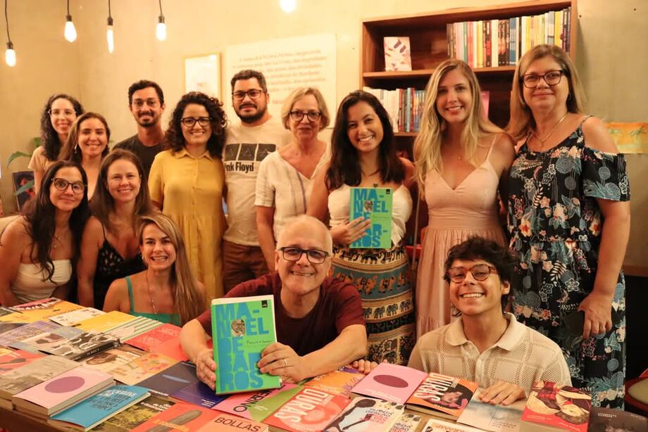Leitores apaixonados por poesia se reuniram para conversar sobre Manoel de Barros no primeiro encontro do clube.