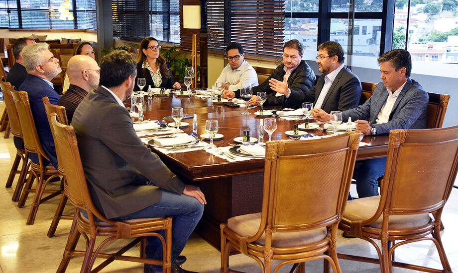 Reunião na Casa da Indústria debateu parcerias para ampliar acesso à educação infantil em Campo Grande.