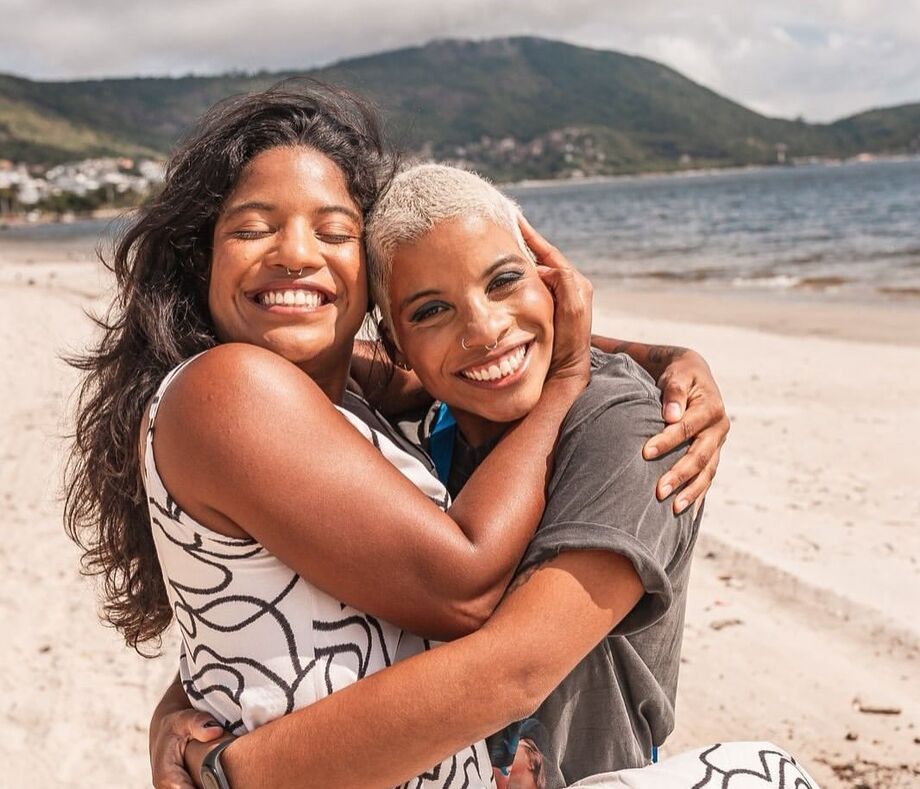 As irmãs Juliana e Mariana Marins tinham cinco anos de diferença e eram bastante próximas. Juliana morreu após resgate demorar quatro dias para alcançá-la em penhasco do monte Rinjani, na Indonésia.