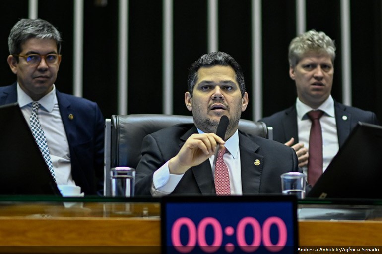 O presidente do Congresso, senador Davi Alcolumbre (União Brasil-AP), que também preside o Senado, leu nesta terça-feira, 17, o requerimento de criação da Comissão Parlamentar Mista de Inquérito para investigar fraudes no Instituto Nacional do Seguro Soci