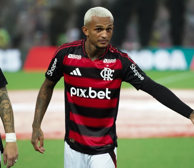 Após falhar em gol contra o Flamengo, o lateral foi destaque na virada contra o Chelsea pelo Mundial
